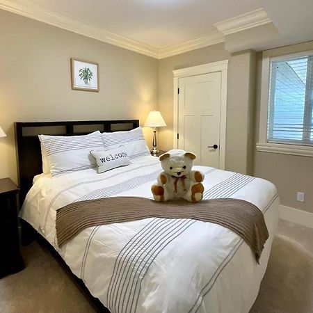 New Two-Bedroom Legal Suite With Parking White Rock Exterior photo