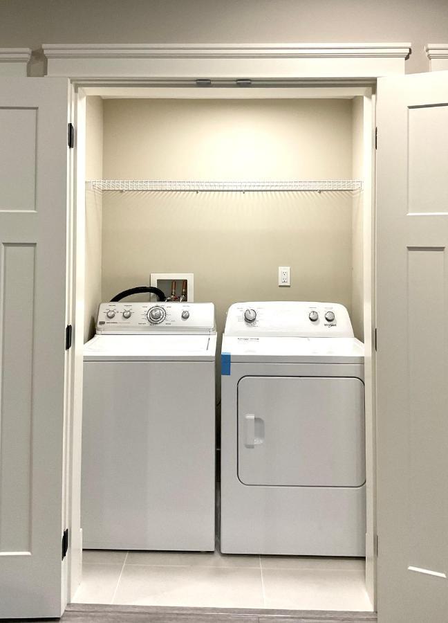 New Two-Bedroom Legal Suite With Parking White Rock Exterior photo