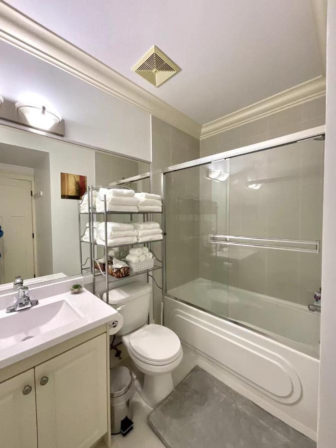 New Two-Bedroom Legal Suite With Parking White Rock Exterior photo