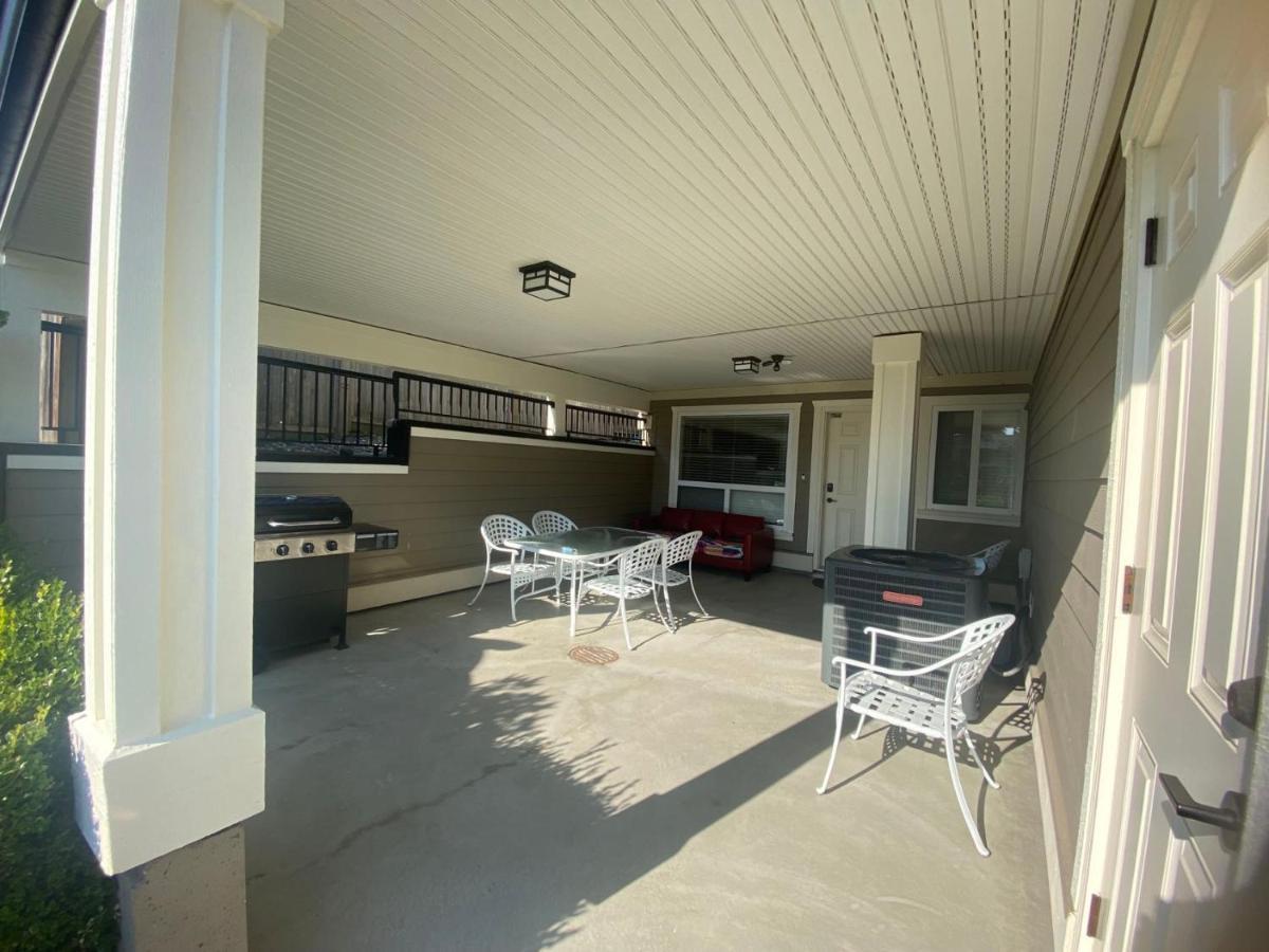 New Two-Bedroom Legal Suite With Parking White Rock Exterior photo